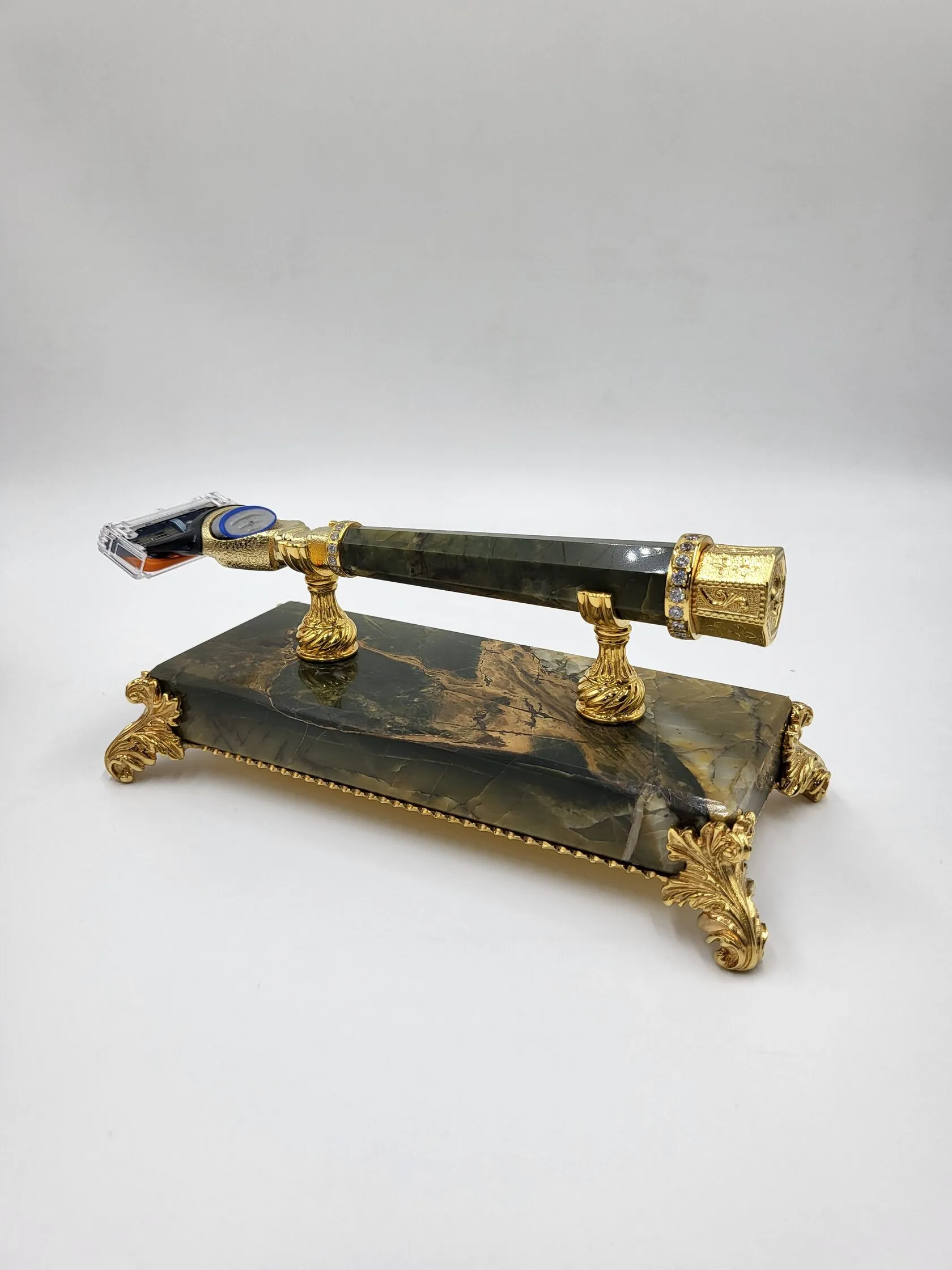 Бритвенный набор из яшмы